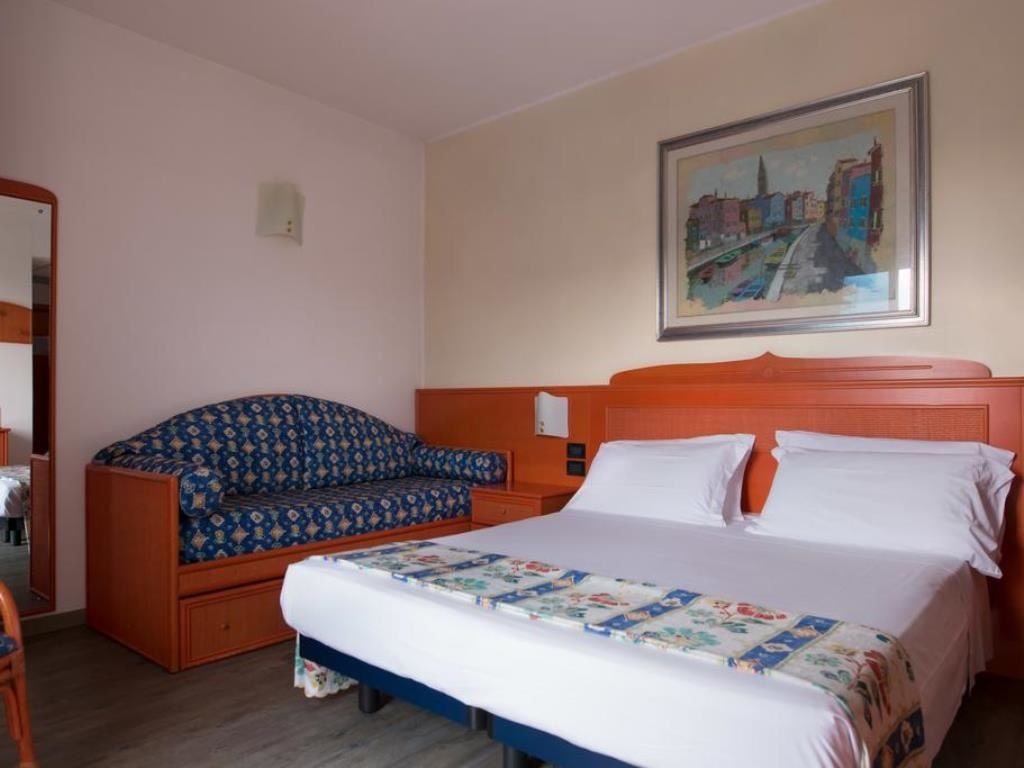 rooms-standard-room-with-balcony