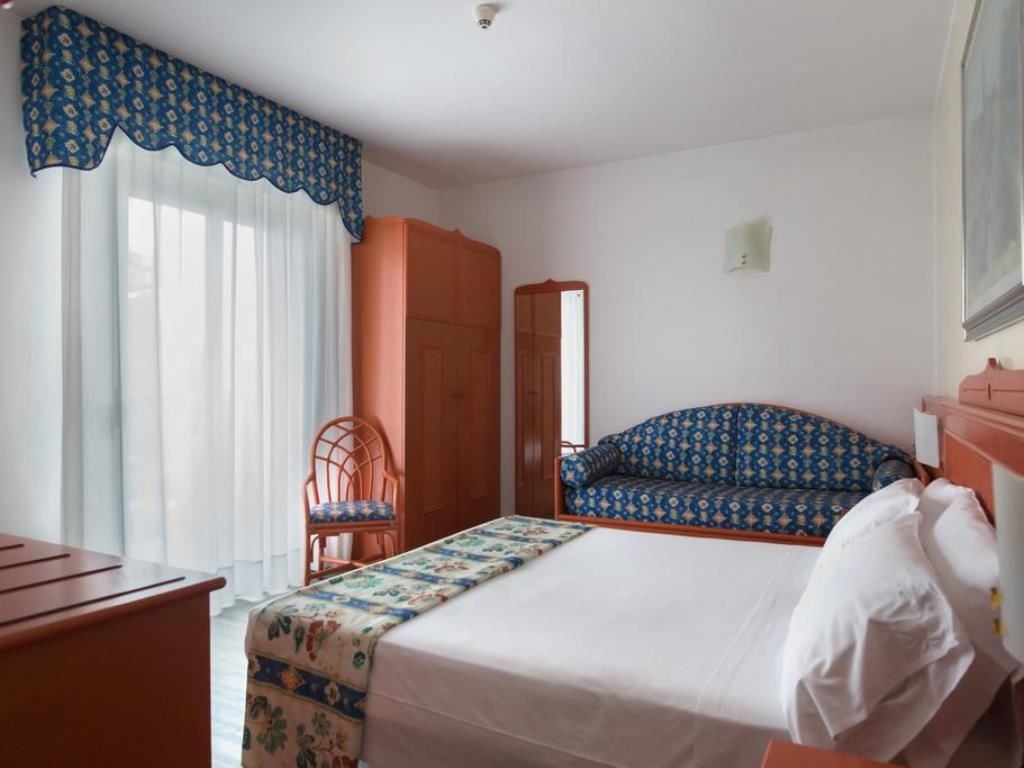 rooms-standard-room-with-balcony