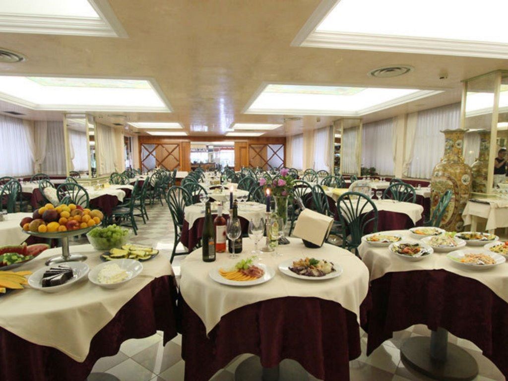 restaurants-restaurant