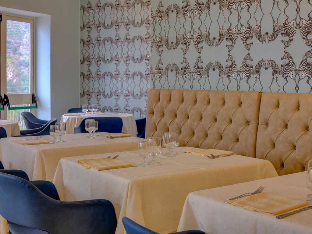 restaurants-restaurant