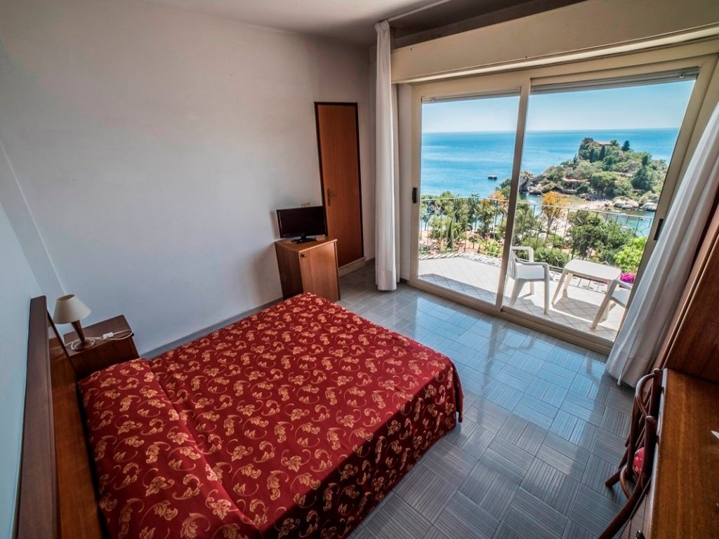 rooms-sea-view-room-with-balcony