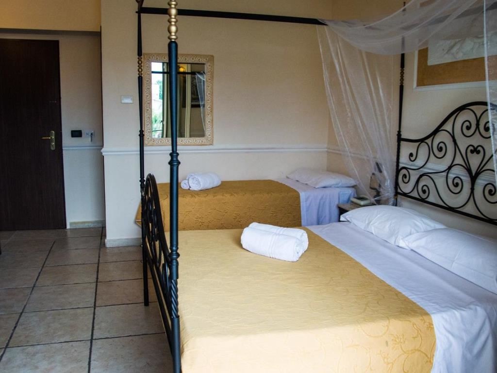 rooms-classic-room-garden-site-with-balcony-or-terrace-3-pax