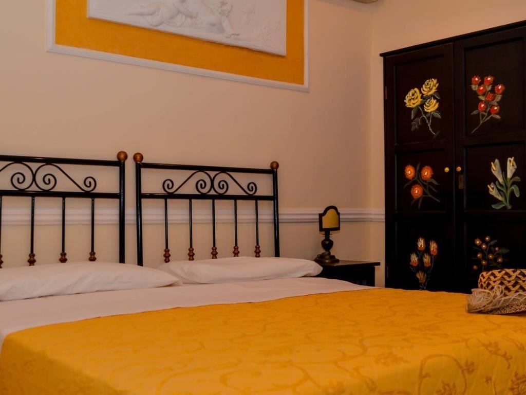 rooms-one-bedroom-apartment-with-balcony-or-terrace