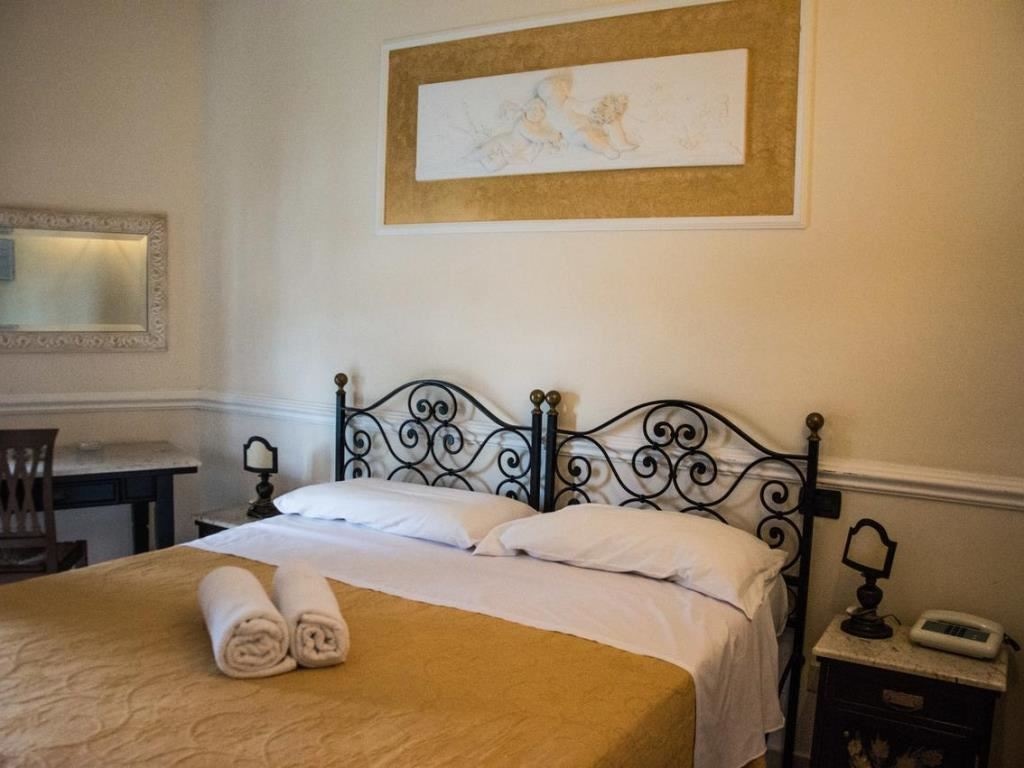 rooms-classic-room-garden-site-with-balcony-or-terrace-double-single-use