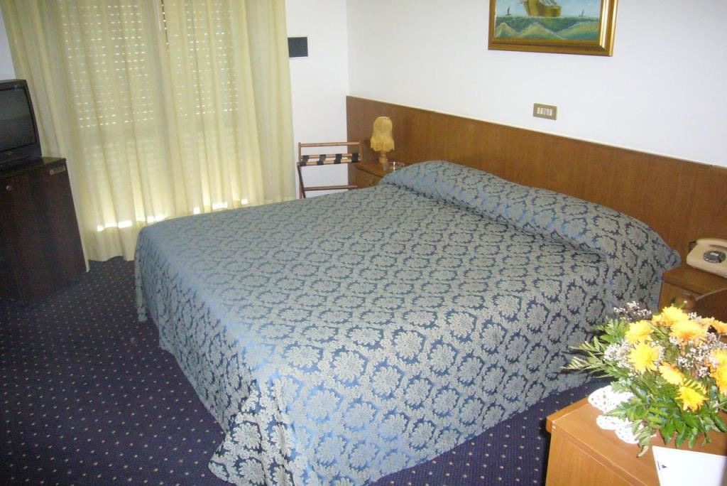 rooms-standard-room-side-sea-view-with-balcony