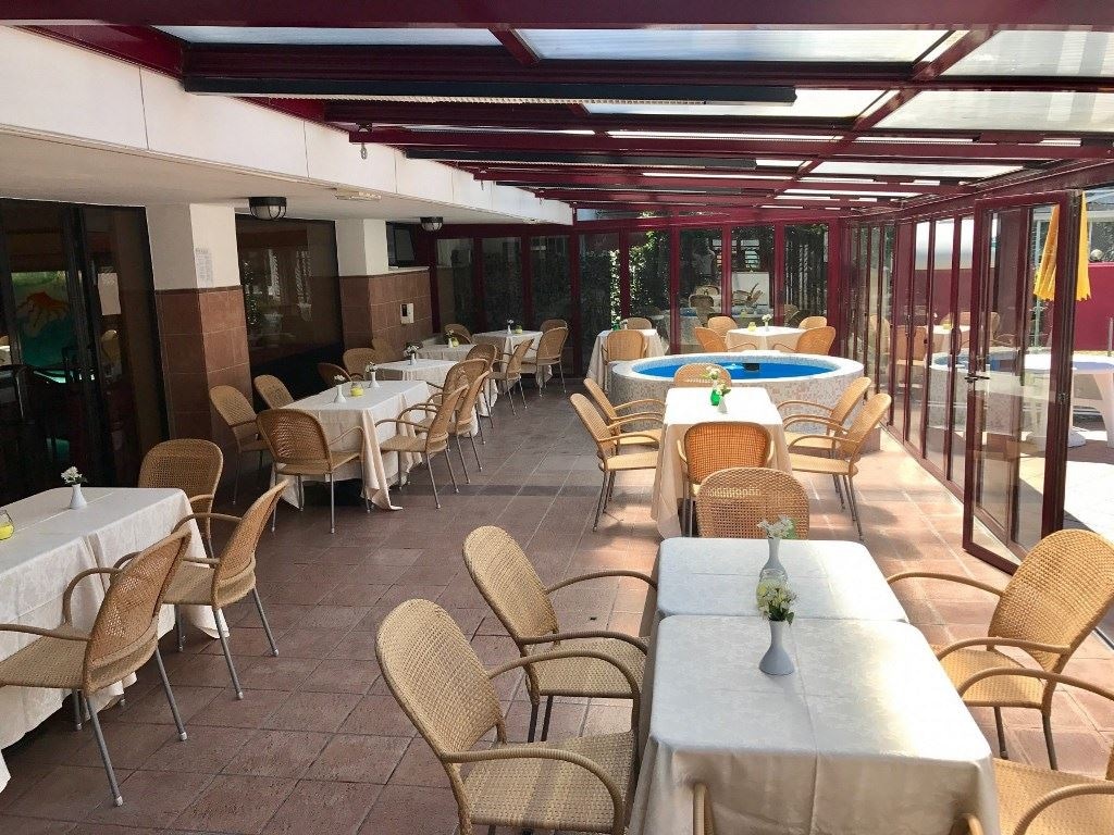 restaurants-restaurant