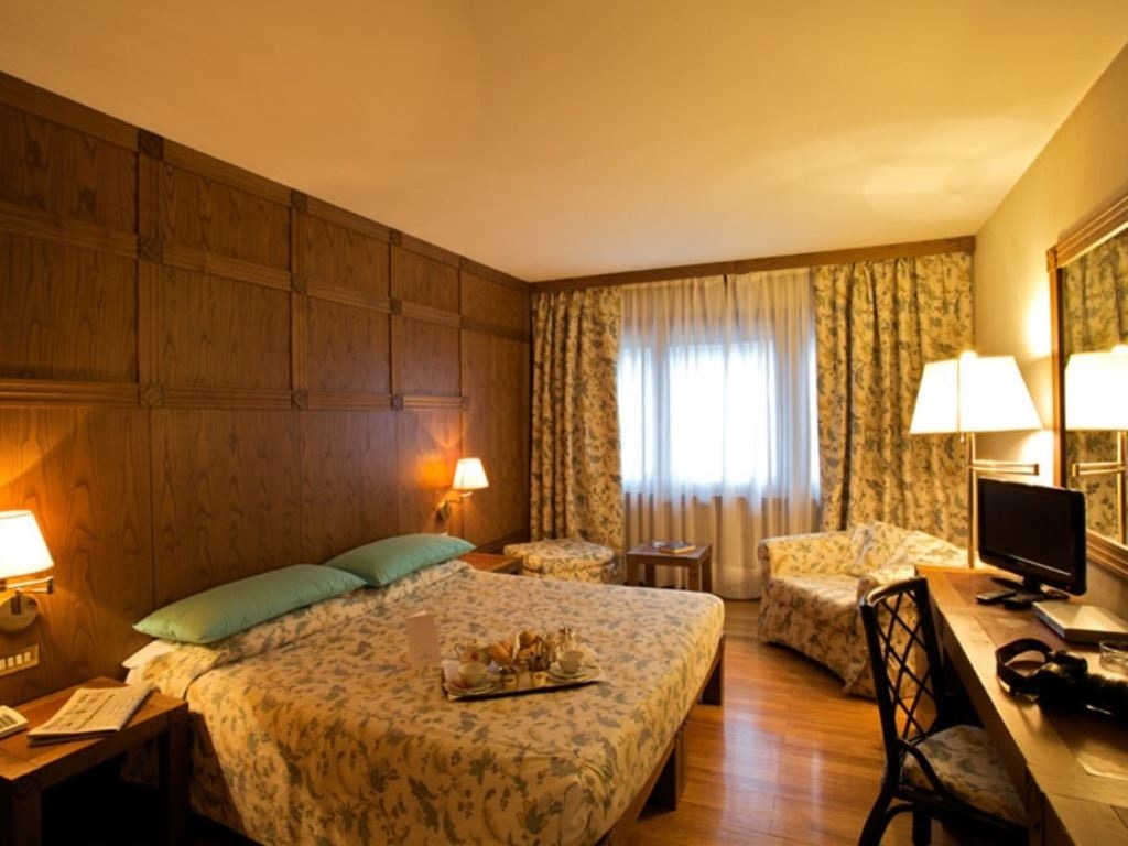 rooms-classic-room-with-balcony-34-pax