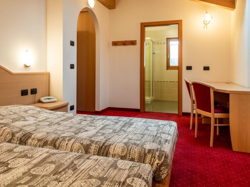 rooms-standard-room-with-balcony-with-family-plan-special-offer