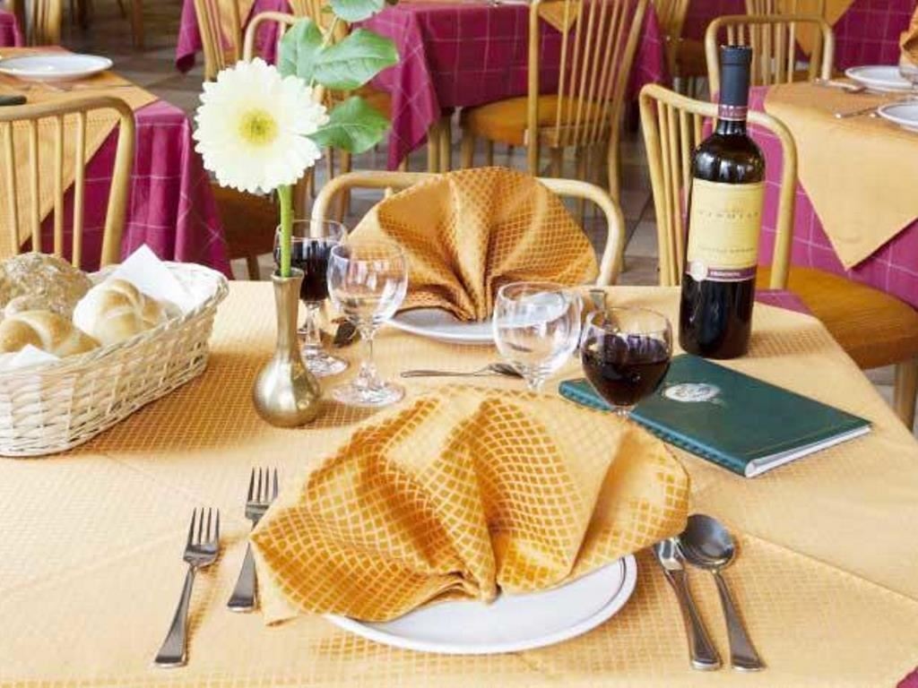 restaurants-restaurant