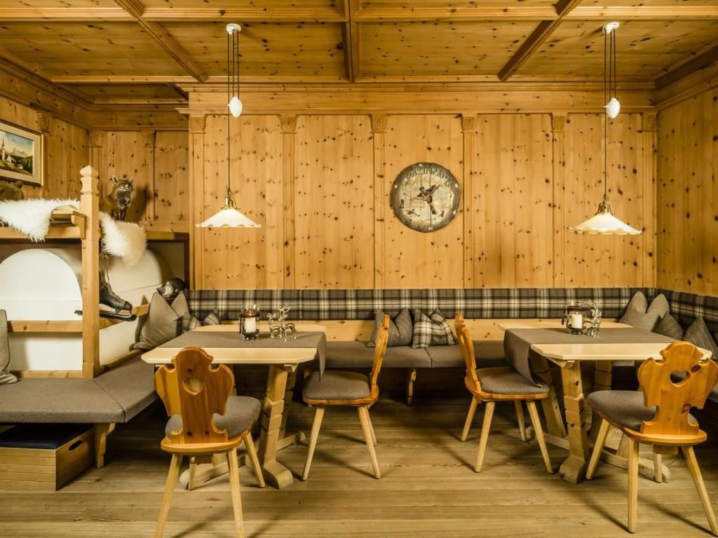 restaurants-restaurant