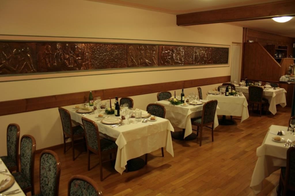 restaurants-restaurant