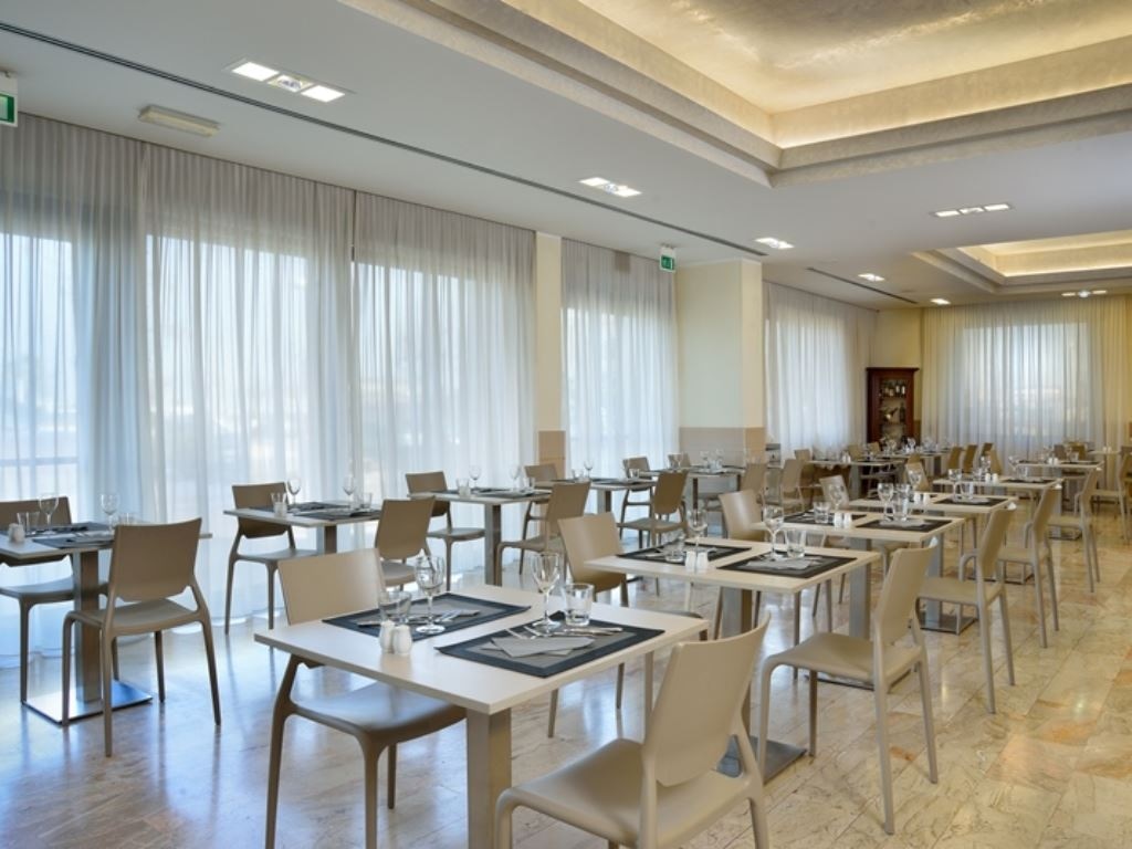 restaurants-restaurant