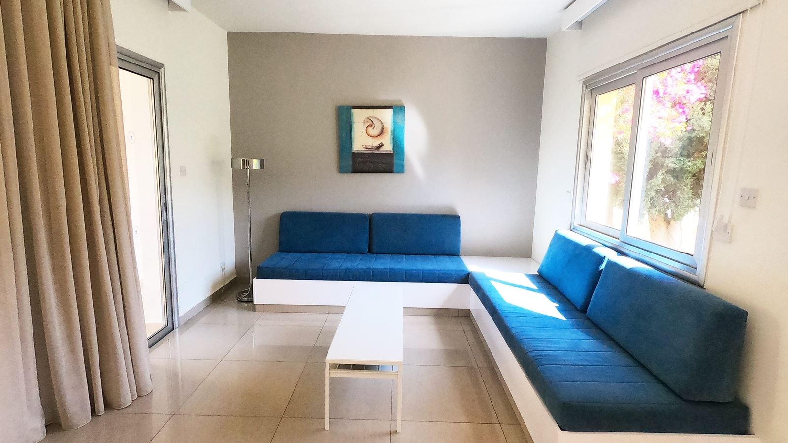 rooms-two-bedrooms-family-room-garden-view