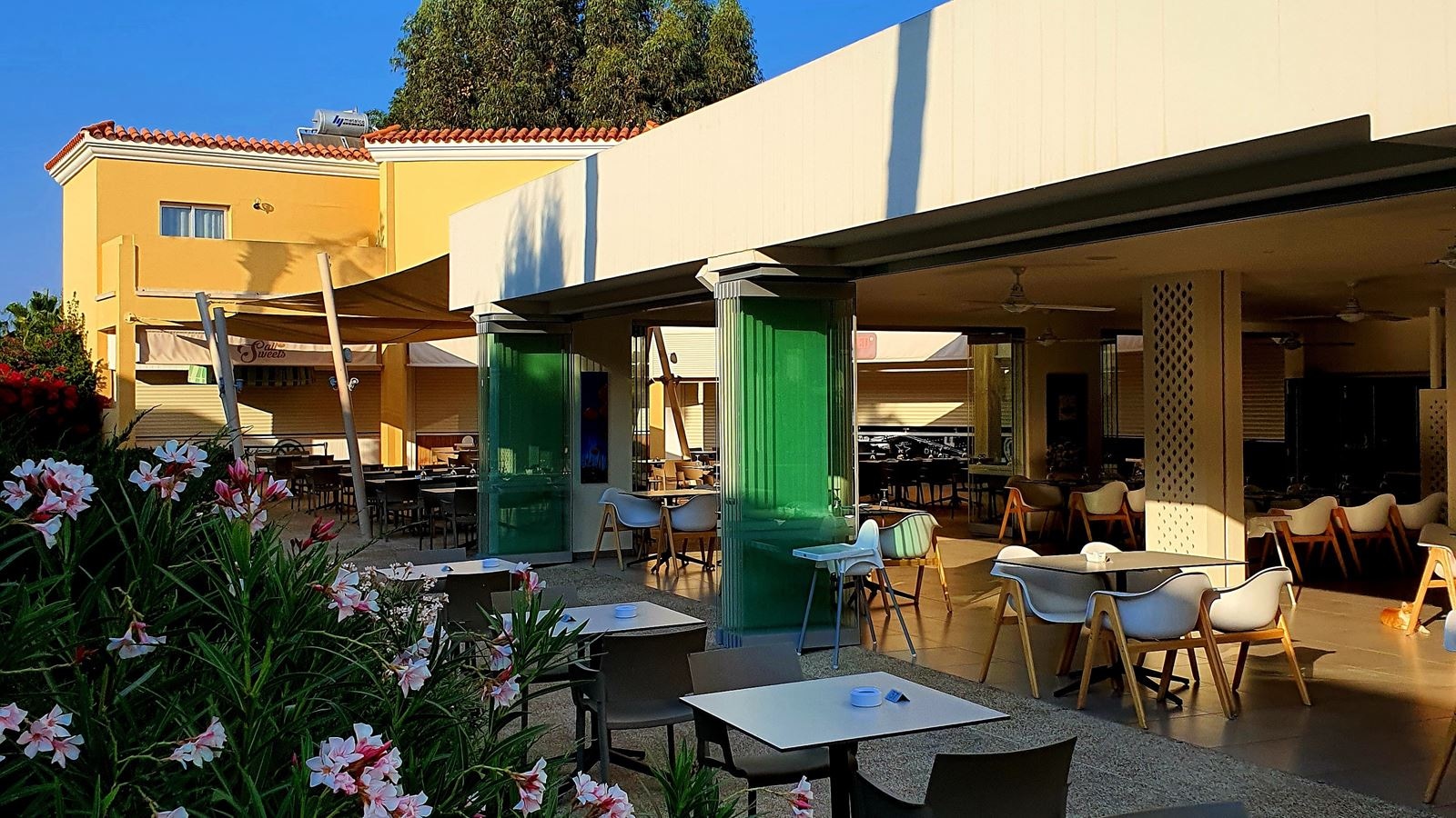 restaurants-la-piazza-restaurant