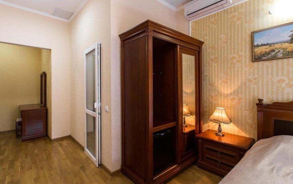 rooms-economy