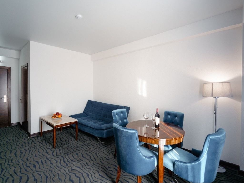 rooms-suite-with-balcony