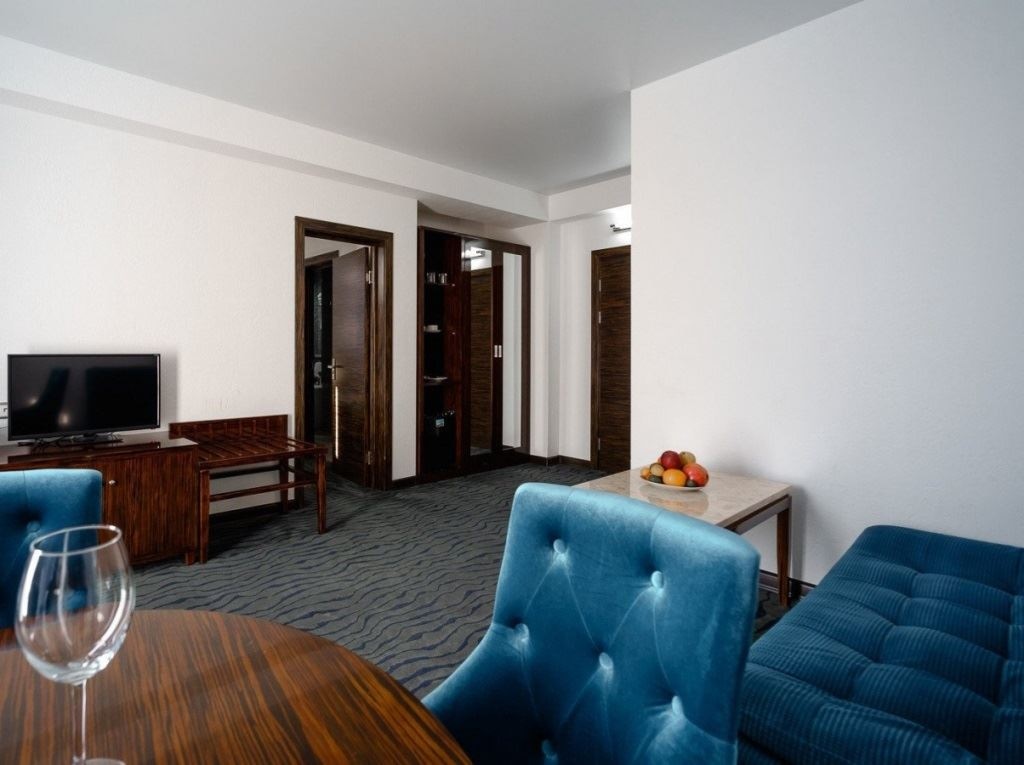 rooms-suite-with-balcony