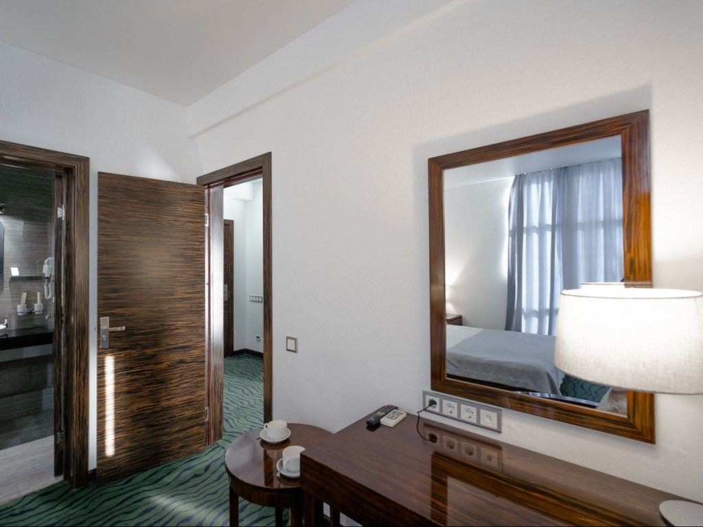 rooms-suite-with-balcony