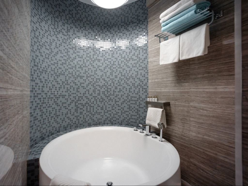 rooms-suite-with-balcony