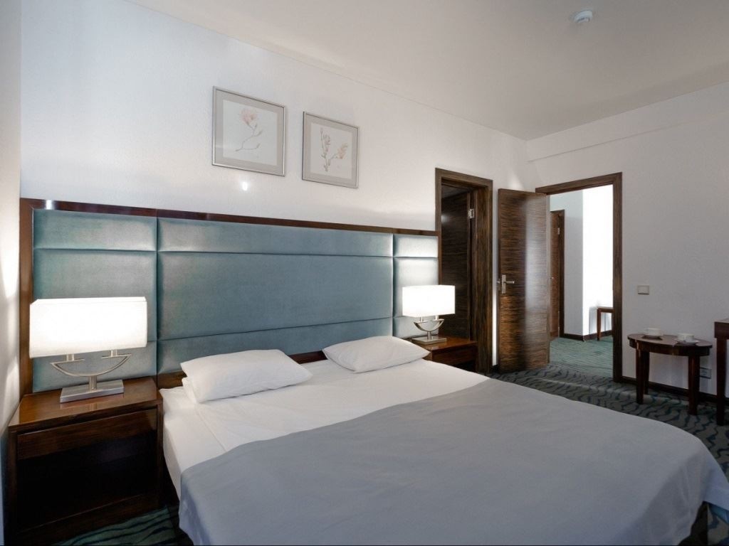 rooms-suite-with-balcony