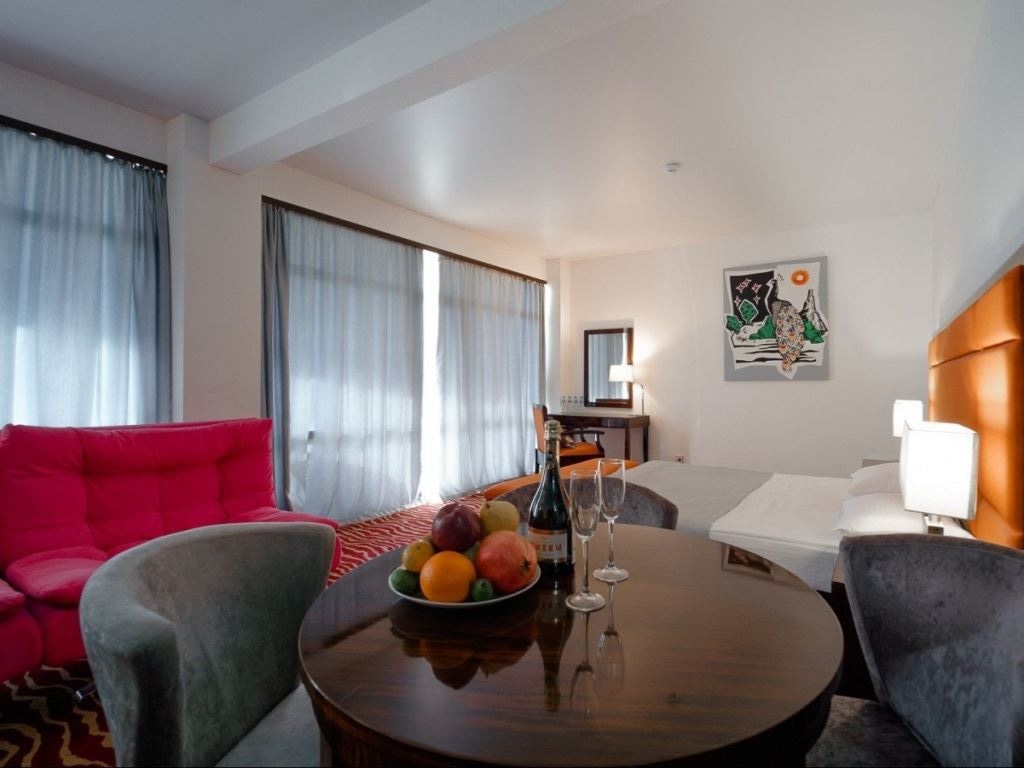 rooms-de-luxe-pool-view