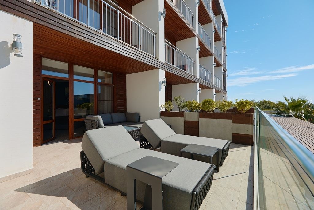 rooms-delux-sea-terrasa