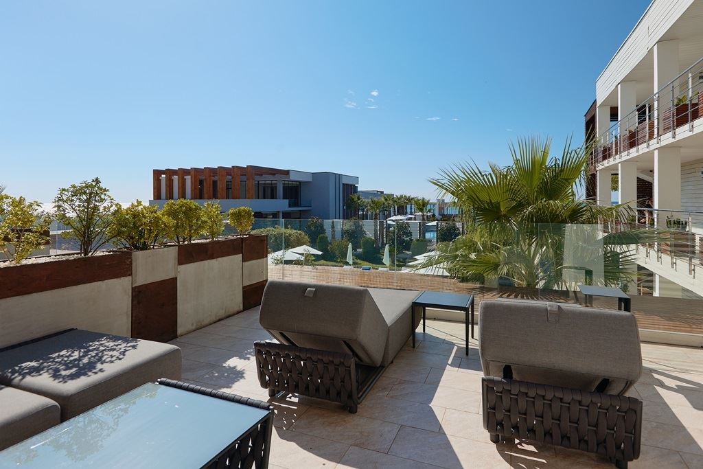 rooms-delux-sea-terrasa