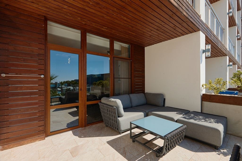 rooms-delux-sea-terrasa