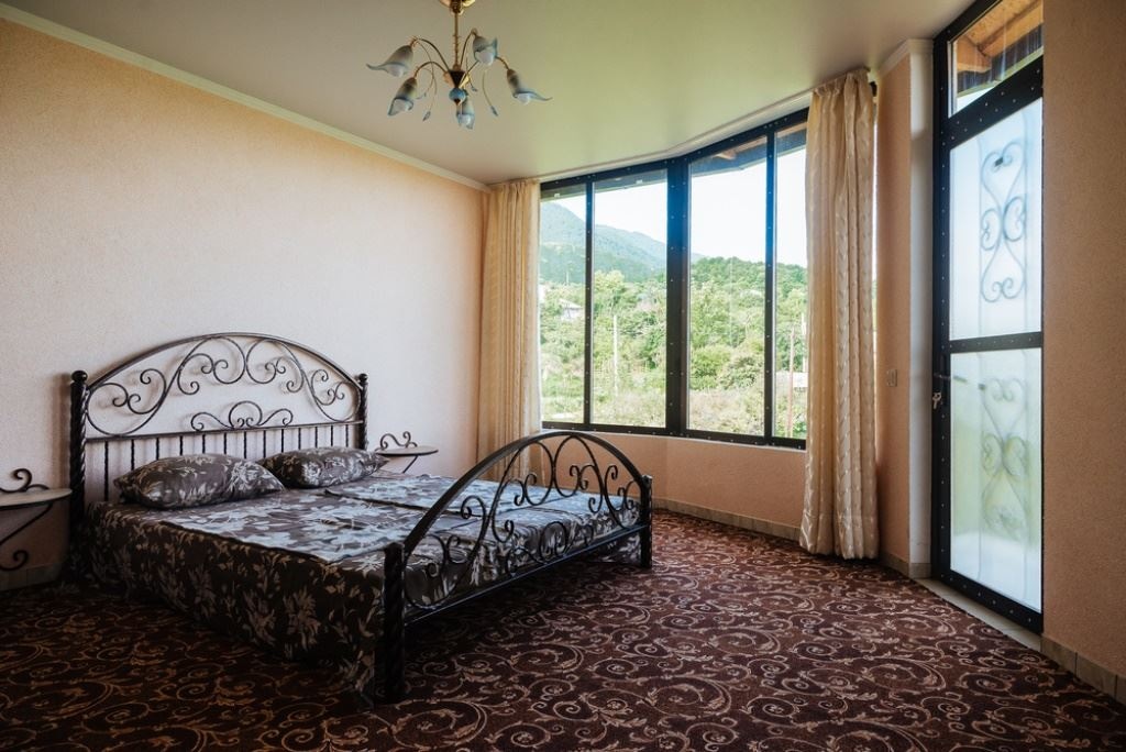 rooms-family-balcony