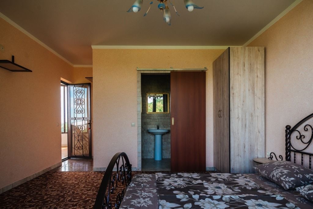 rooms-family-balcony