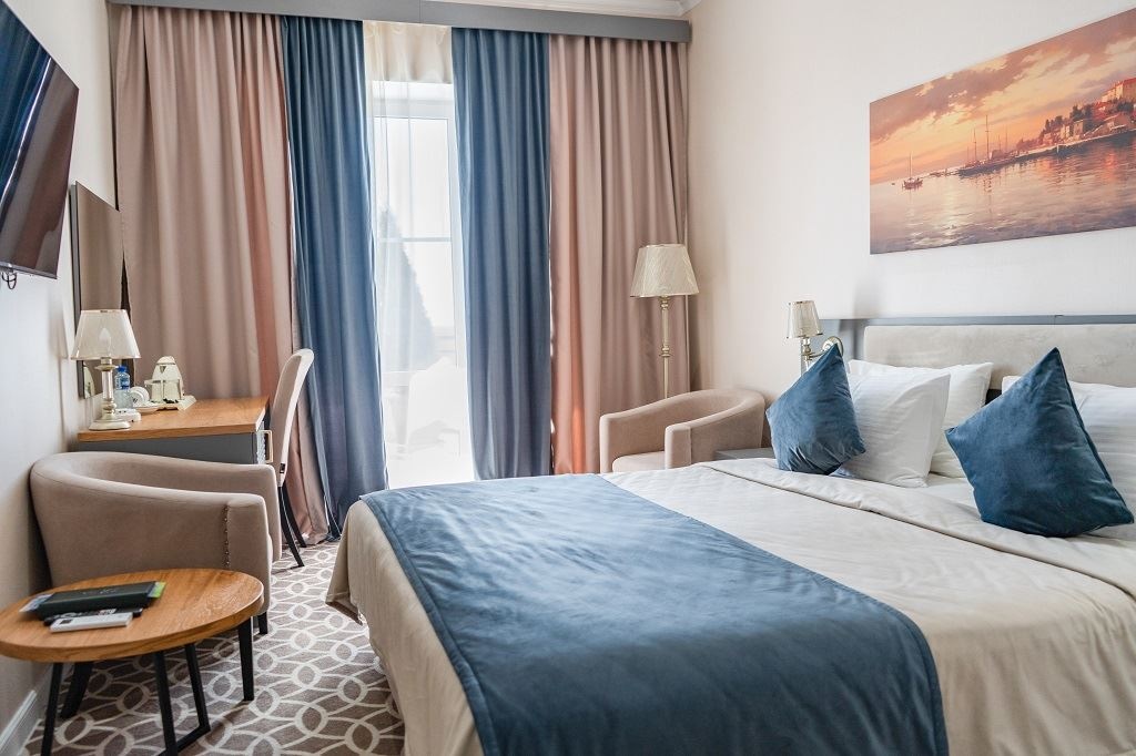 rooms-standart-with-balcony-and-sea-wiue