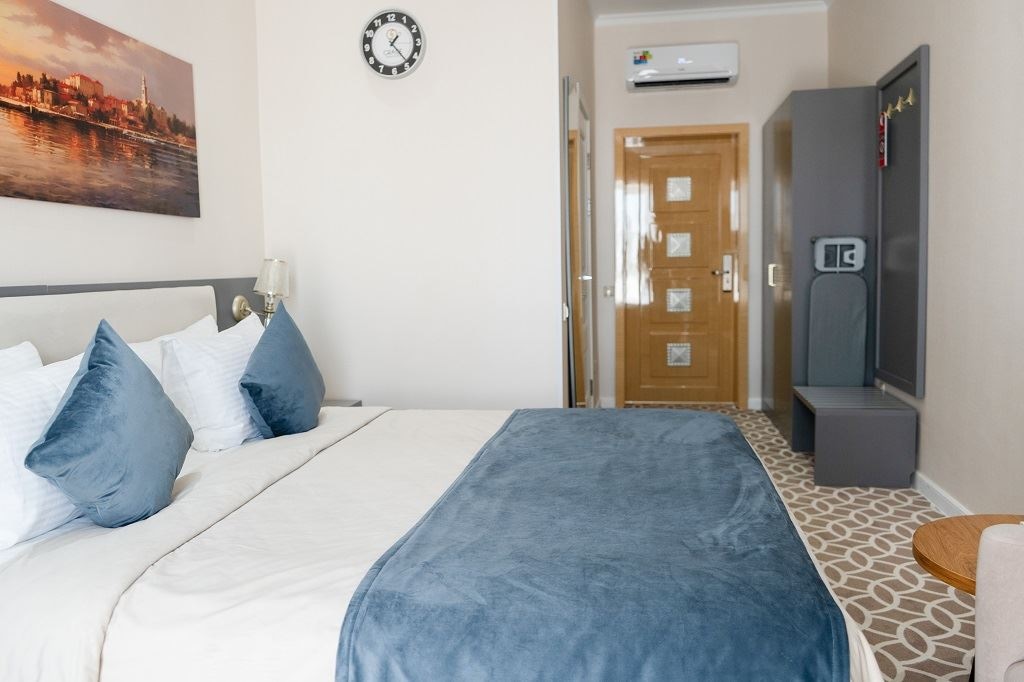 rooms-standart-with-balcony-and-sea-wiue