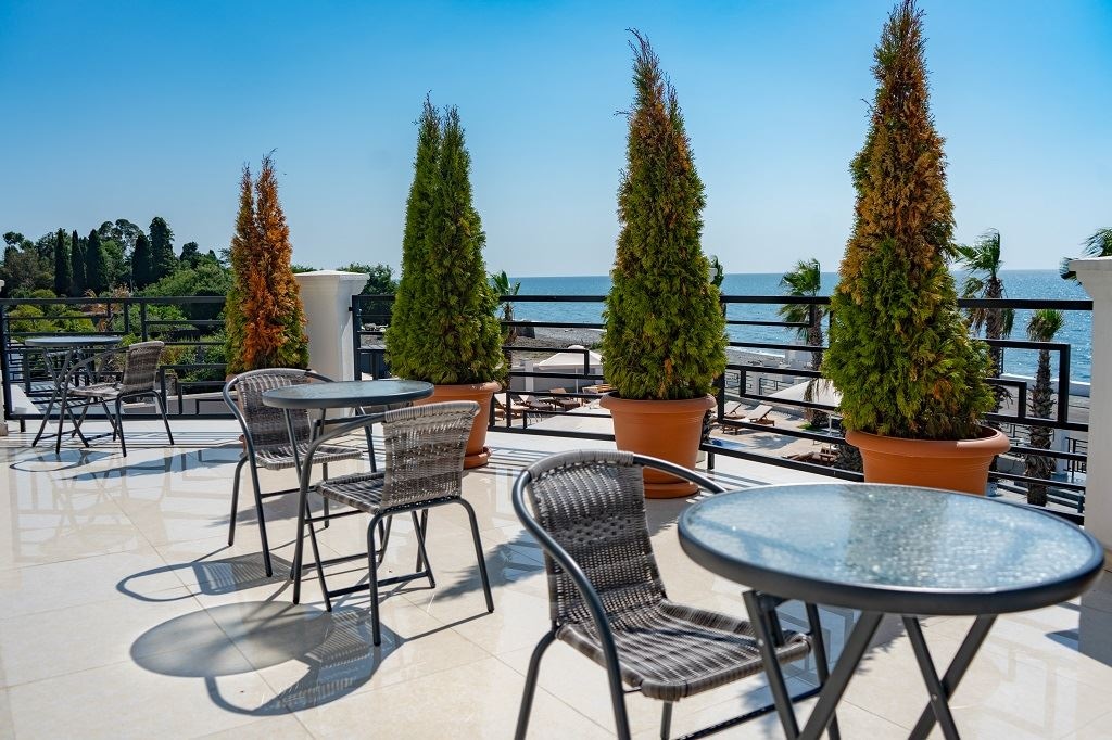 rooms-standart-with-balcony-and-sea-wiue