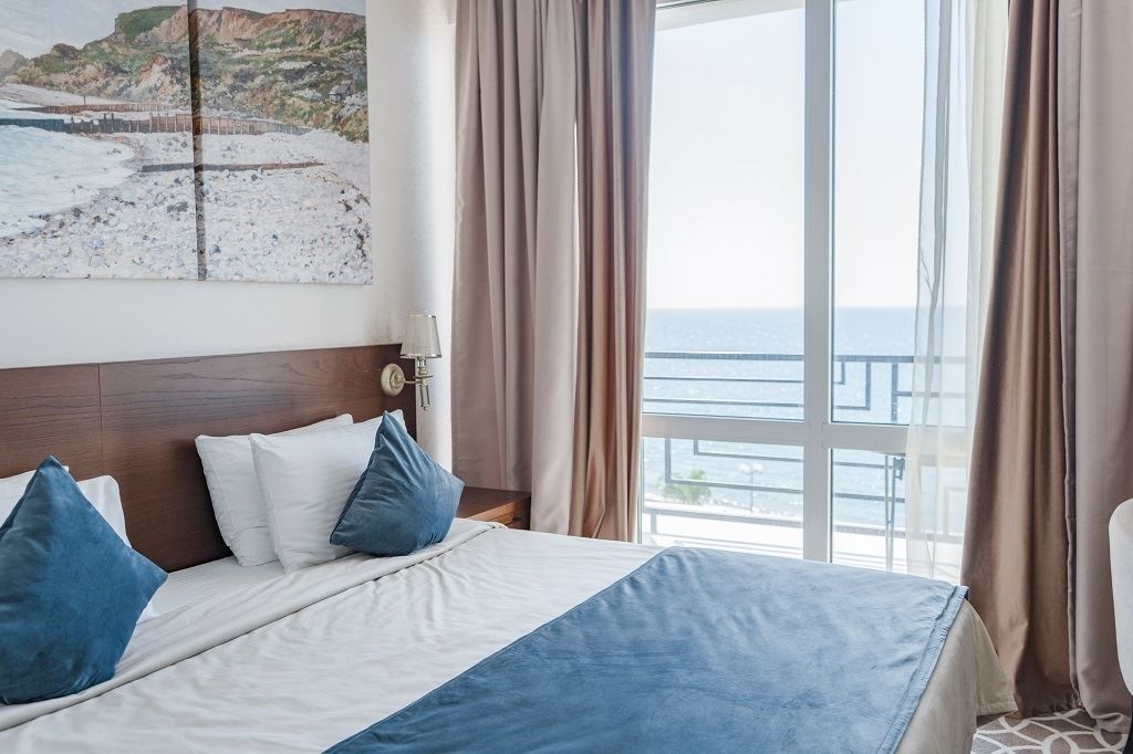 rooms-suite-with-balcony