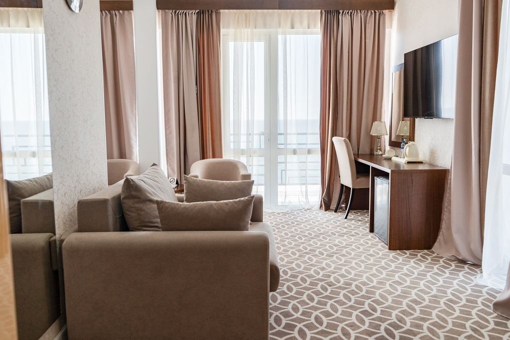 rooms-suite-with-balcony