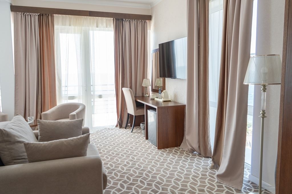 rooms-suite-with-balcony