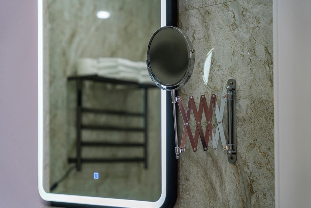 rooms-luxe-with-balcony