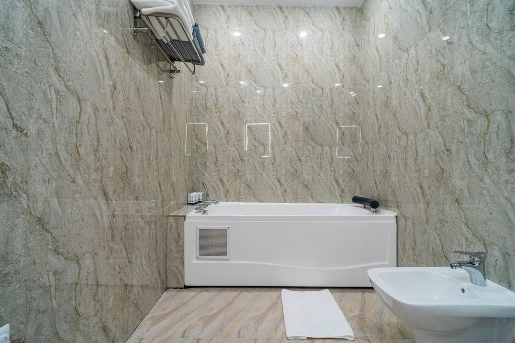 rooms-luxe-with-balcony