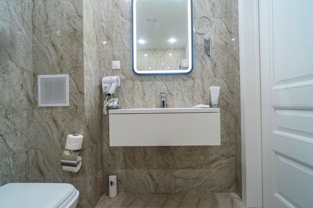 rooms-luxe-with-balcony