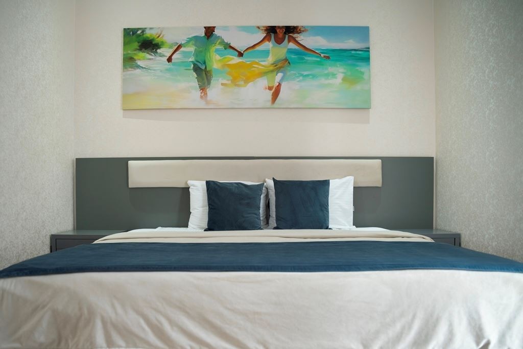 rooms-luxe-with-balcony