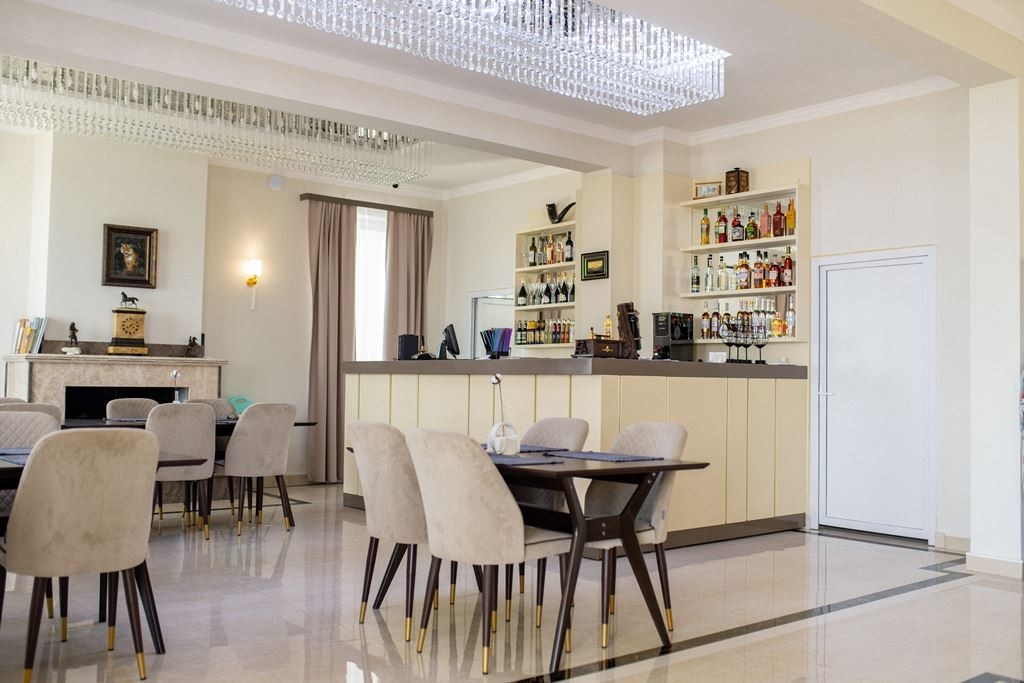 restaurants-restaurant