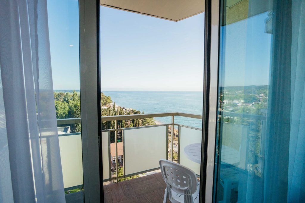 rooms-standart-superior-balcony-side-sea-view