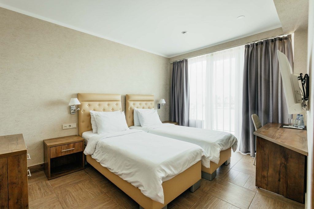 rooms-family-suite-balcony-side-sea-view