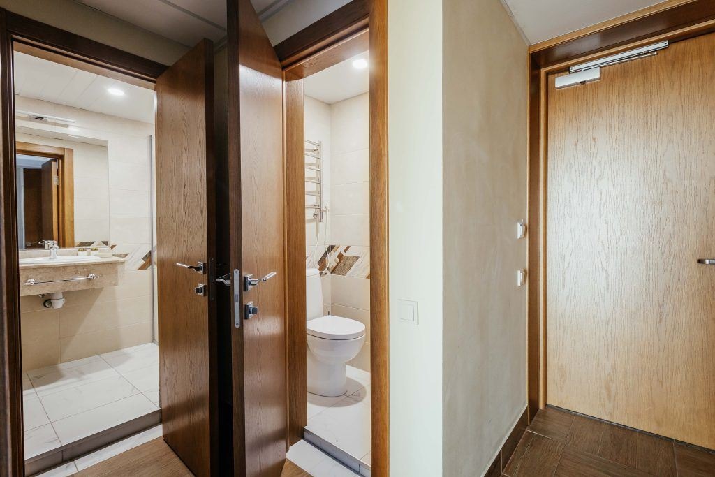 rooms-family-suite-balcony-side-sea-view