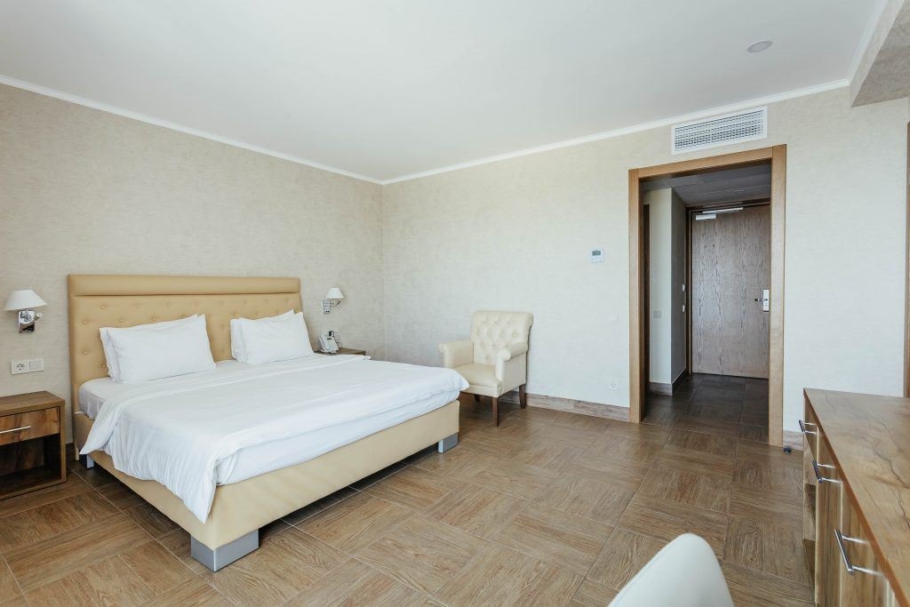 rooms-family-suite-balcony-side-sea-view