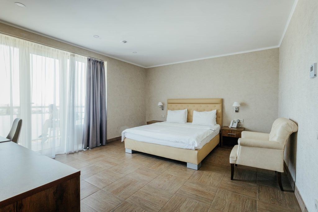 rooms-family-suite-balcony-side-sea-view