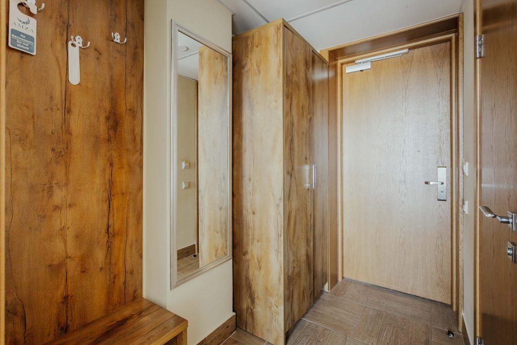 rooms-family-suite-balcony-side-sea-view