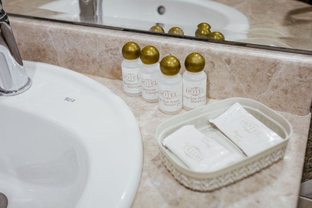 rooms-family-suite-balcony-side-sea-view