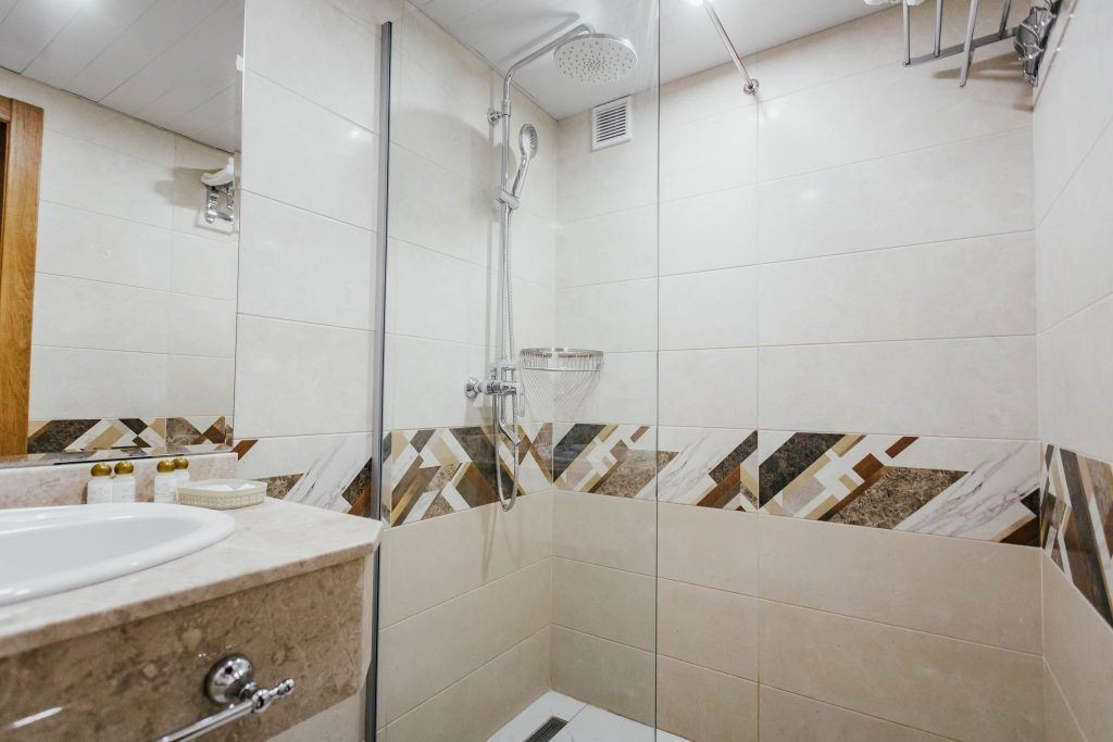 rooms-family-suite-balcony-side-sea-view