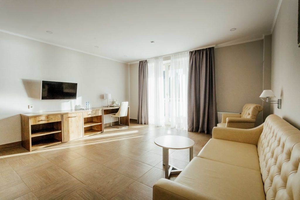 rooms-suite-balcony-side-sea-view